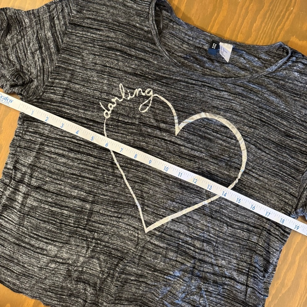 4/$20 H&M Darling Heart Gray Boxy T-Shirt Top - Picture 6 of 11